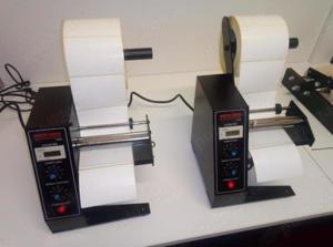 Dispenser etichete pret