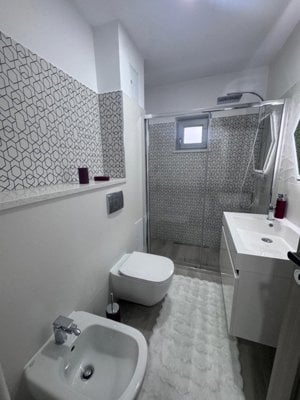 Apartament 3 camere, etj 1,  recent renovat, garaj inclus,   Radauti - imagine 7