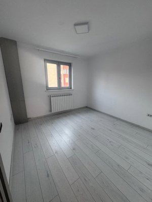 Apartament 3 camere, etj 1,  recent renovat, garaj inclus,   Radauti - imagine 9