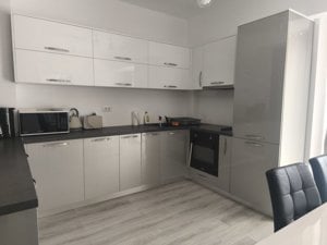 Apartament 4 camere de inchiriat, 100mp, etaj 3, centru Radauti - imagine 2