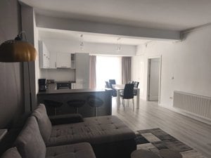 Apartament 4 camere de inchiriat, 100mp, etaj 3, centru Radauti - imagine 4