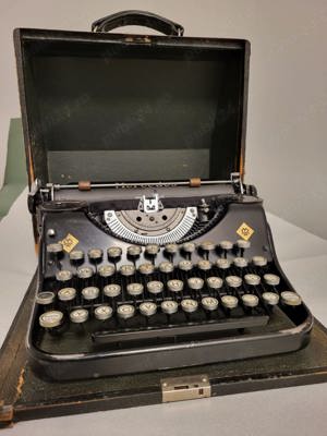 Masina de scris Mercedes, an 1930, stare f buna, vintage, a fost a scriitorului Pericle Martinescu