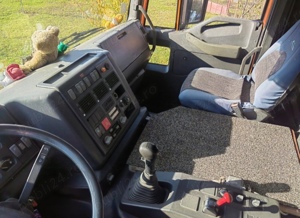 Camion forestier cu macara 4x4 - imagine 3 Camion forestier cu macara 4x4 - imagine 3