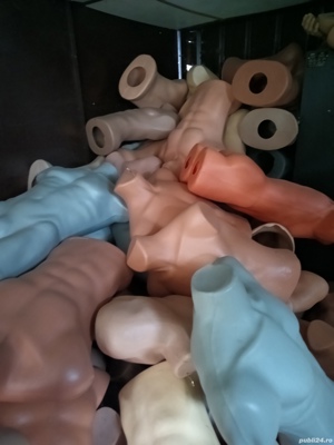 vand bustiere barbatesti 