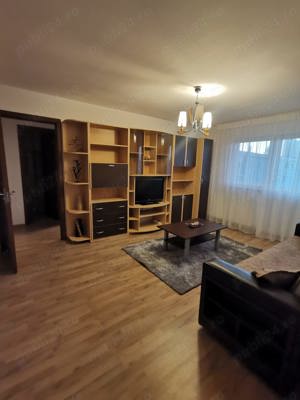  Proprietar închiriez apartament cu 4 camere. Tractorul, la Cerna