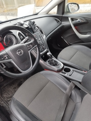 Opel Astra 2011 - imagine 4