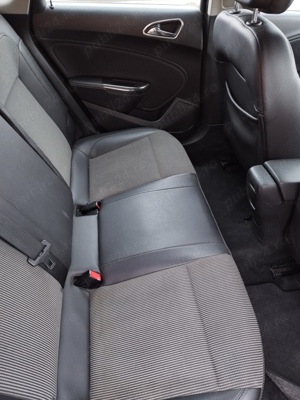 Opel Astra 2011 - imagine 6