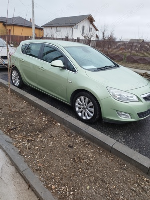 Opel Astra 2011 - imagine 2
