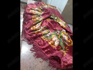 Fata de masa plusata