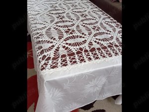 Fata de masa bumbac satinat cu intersectii dantela