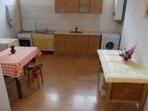 Proprietar inchiriez garsoniera 35 mp 300 euro zona Parcul Sub Arini - imagine 2