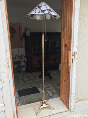 Lampa de podea 