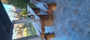 Masa din lemn masiv cu banci