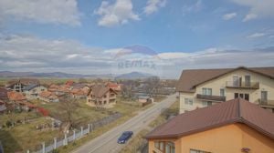 Apartament cu 3 camere de vânzare în zona Florilor - imagine 1