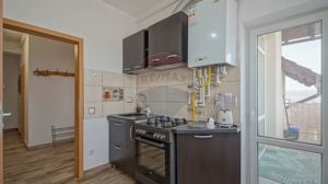 Apartament cu 3 camere de vânzare în zona Florilor - imagine 11