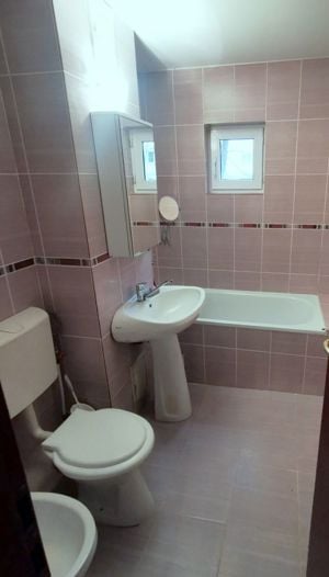 Apartament cu 2 camere, parter - Siderurgistilor - imagine 2