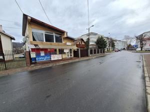 Ofer spre vânzare un imobil cu destinație spațiu comercial stradal, situat pe Strada Progresului Nr.