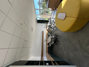 inchiriere post manichiura - imagine 5