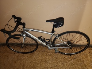 Vând bicicletă de stradă "Specialized" mărime mică (de dame), în perfectă stare de functionare!