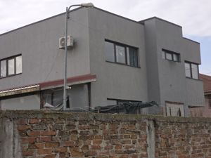 Vila de inchiriat cu vedere la lac in zona linistita la Stefanesti