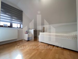 Apartament cu 3 camere cu scara interioara, Cetate - imagine 5