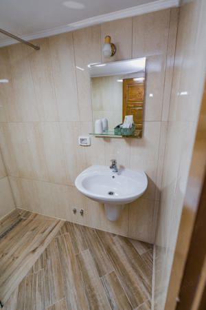 Afacere la cheie: Pensiune, Imobil 10 camere + 1 apartament, zona Iulius Mall - imagine 7