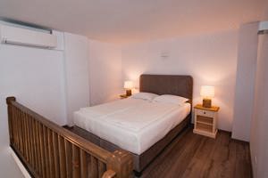 Afacere la cheie: Pensiune, Imobil 10 camere + 1 apartament, zona Iulius Mall - imagine 3