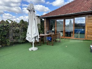 Oază de liniște și rafinament: Casă deosebită cu piscină și grădină - imagine 10 Oază de liniște și rafinament: Casă deosebită cu piscină și grădină - imagine 10