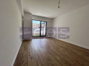 VANZARE APARTAMENT 3 CAMERE + CURTE 150 MP | ZONA ANDRONACHE | RENOVAT - imagine 4