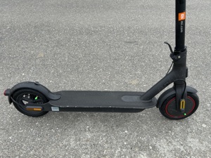 Trotineta electrica cu bluetooth XIAOMI-PRO 2-originala,prinde 35 km la ora,cu pilot automat