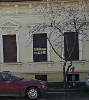 Vand ap 2 camere si dep, ultracentral , la curte comuna , 3 geamuri front stradal , reabilitata ext - imagine 2