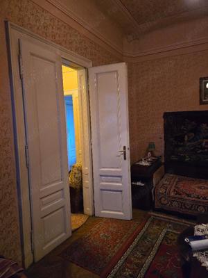 Vand ap 2 camere si dep, ultracentral , la curte comuna , 3 geamuri front stradal , reabilitata ext - imagine 5