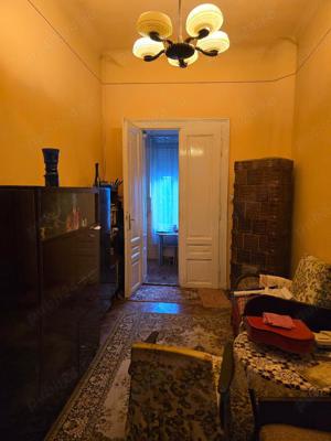 Vand ap 2 camere si dep, ultracentral , la curte comuna , 3 geamuri front stradal , reabilitata ext - imagine 6