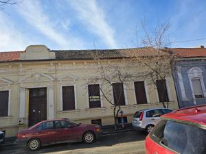 Vand ap 2 camere si dep, ultracentral , la curte comuna , 3 geamuri front stradal , reabilitata ext - imagine 3