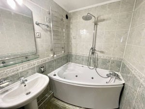 Apartament cu 3 camerede vanzare in zona Planete - imagine 6