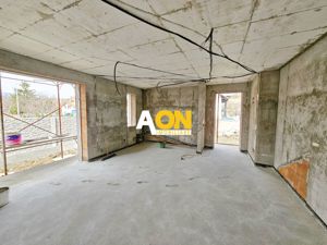 Apartament cu 3 camere, 2 bai, curte proprie, parcare si boxa 40 mp - imagine 4