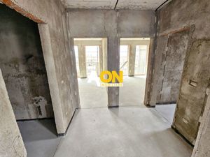 Apartament cu 3 camere, 2 bai, curte proprie, parcare si boxa 40 mp - imagine 6