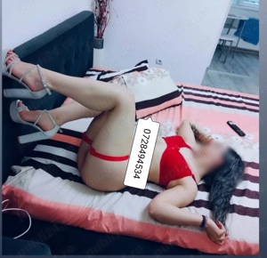 Bruneta sexi fac și deplasări 