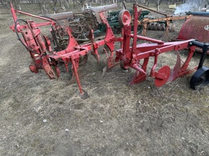 Plug reversibil hidraulic 2 trupite pentru tractor