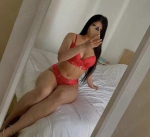 Brunetă cu sâni frumoși !! - imagine 3