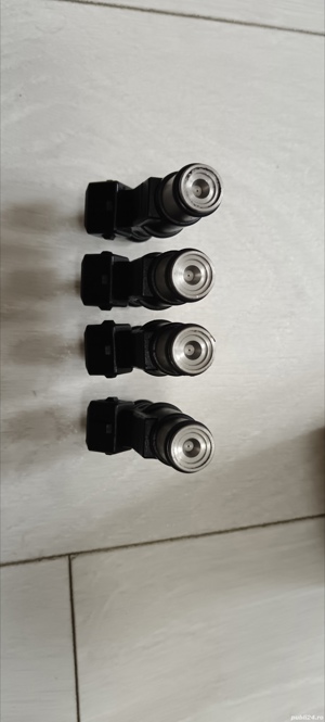 Set 4 injectoare Peugeot,Citroen 1.4