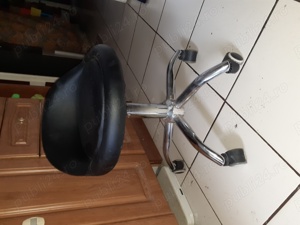 Scaun reglabil în înălțime