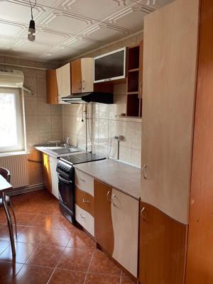 Închiriez apartament  - imagine 1