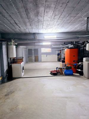 Casa cu priveliste frumoasa si garaj - imagine 18