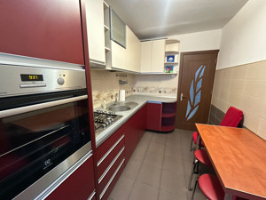 Apartament spațios 4 camere de închiriat în Tractorul  - imagine 12