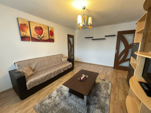 Apartament spațios 4 camere de închiriat în Tractorul  - imagine 3