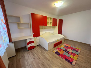 Apartament spațios 4 camere de închiriat în Tractorul  - imagine 4