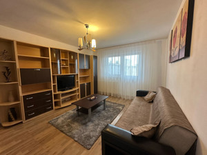 Apartament spațios 4 camere de închiriat în Tractorul  - imagine 2