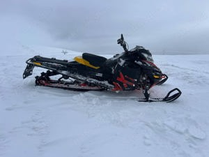Snowmobil Ski-Doo 800 R