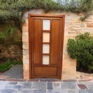 Ușă exterior din lemn masiv stratificat din esență eukalipt disponibil stoc